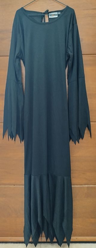 Disfraz adulto compuesto por un vestido y una capa