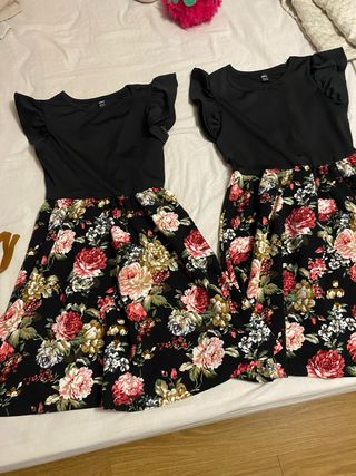 Vestido floral negro con volantes 