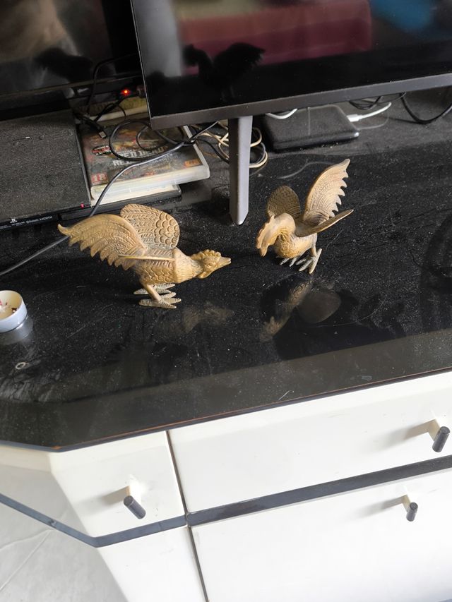 Gallos de pelea de bronce