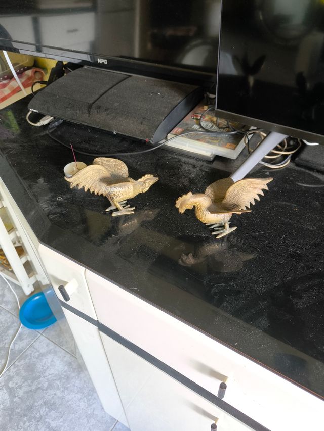 Gallos de pelea de bronce