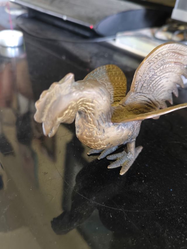 Gallos de pelea de bronce