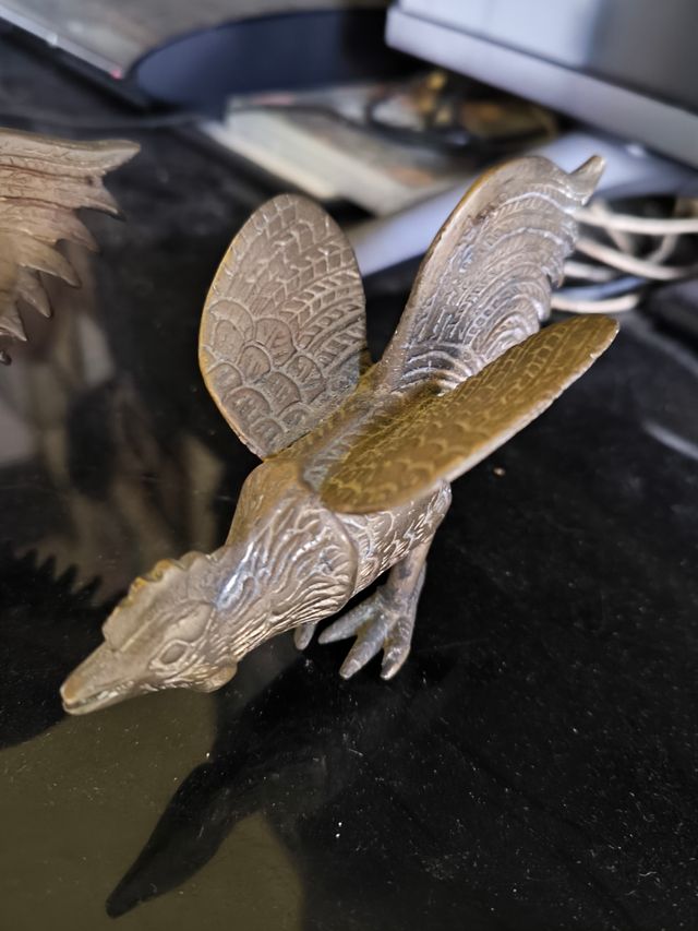 Gallos de pelea de bronce