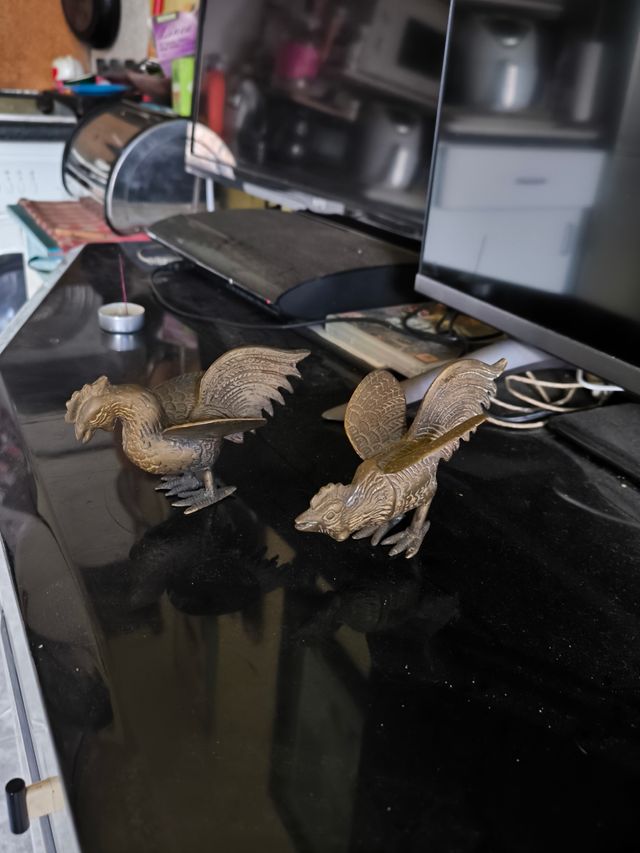 Gallos de pelea de bronce