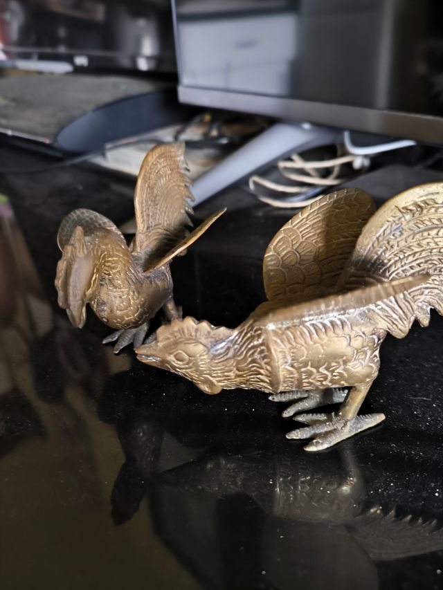 Gallos de pelea de bronce