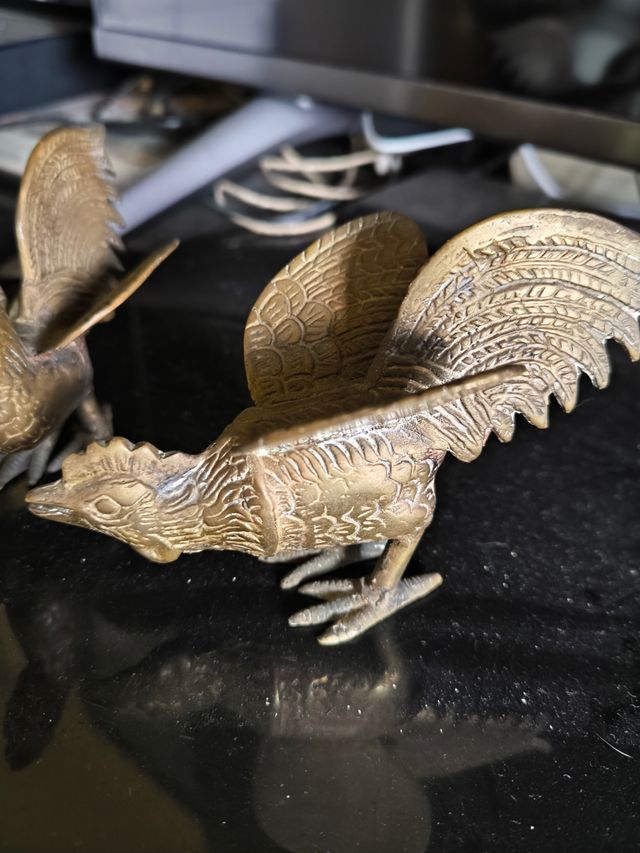 Gallos de pelea de bronce