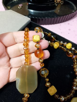 Collana lunga simil ambra
