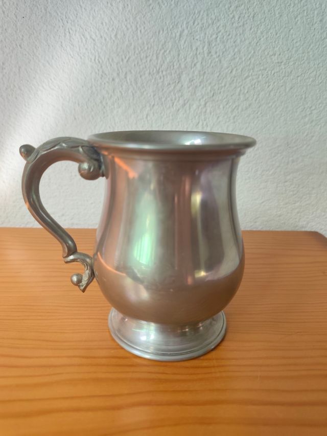 Jarra vintage de metal