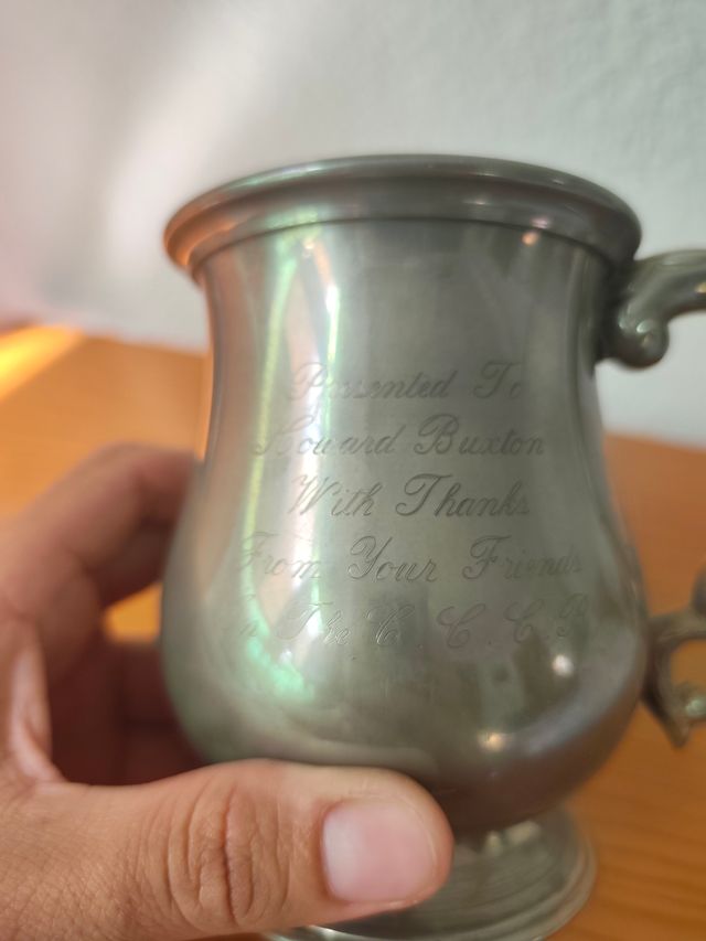 Jarra vintage de metal