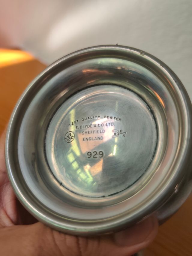 Jarra vintage de metal