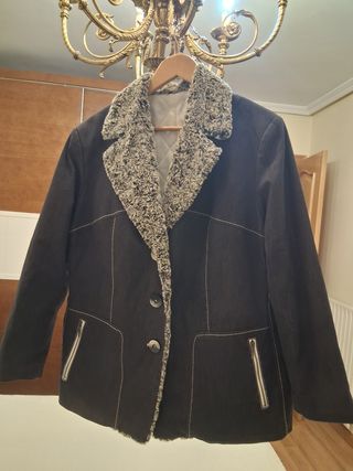 Chaqueta vaquera con cuello de pelo