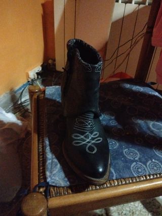 Botín Guess Negro Mujer