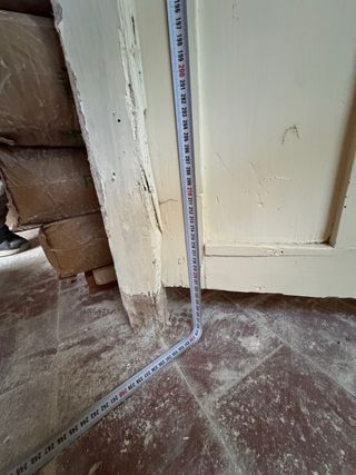 Puerta antigua de madera con  dos hojas