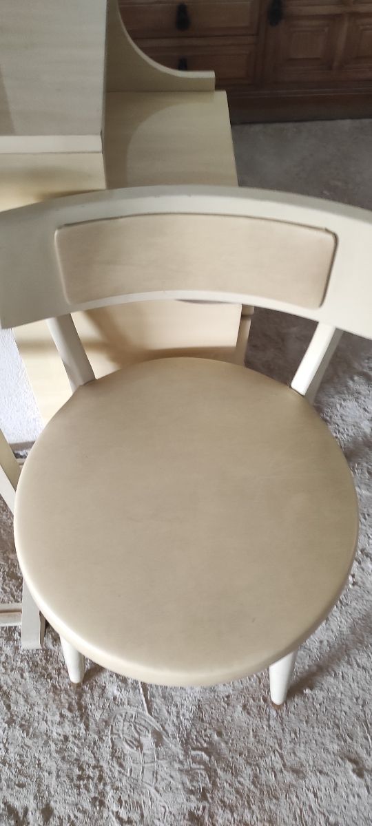 Mesita de noche y silla vintage