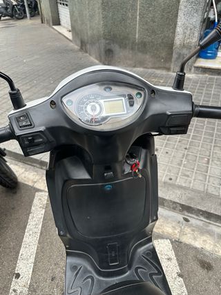Peugeot Tweet 125cc Scooter