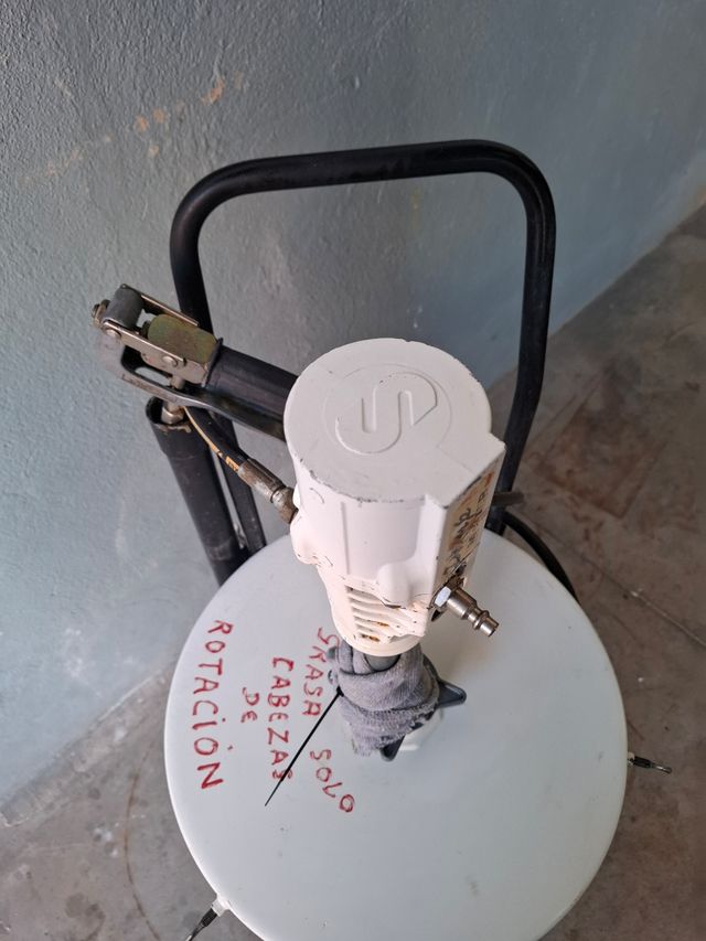 Bomba de engrase Samoa con bidón