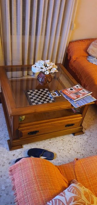 Mesita de salon de madera y cristal