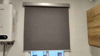 Estor enrollable gris 100x195 cm