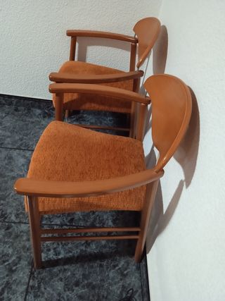 2 Sillas Madera Asiento Naranja