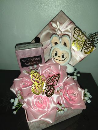 Cesta Rosas Perfume Valentine Milano y Labubu