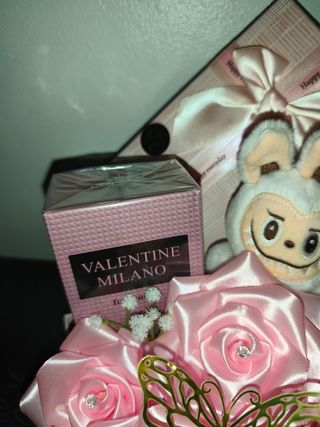 Cesta Rosas Perfume Valentine Milano y Labubu