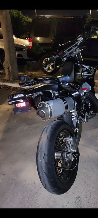 Luz trasera LED con porta matrícula