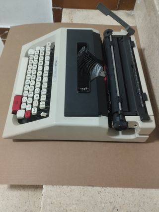 Máquina de escribir Olivetti Lettera 42