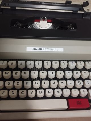 Máquina de escribir Olivetti Lettera 42