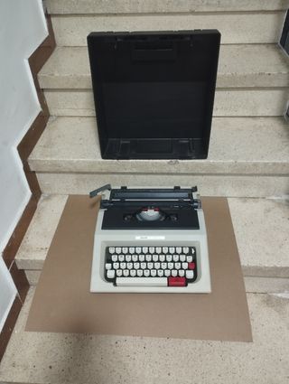 Máquina de escribir Olivetti Lettera 42