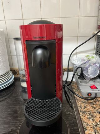 Cafetera Nespresso Vertuo Plus Roja