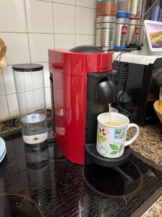 Cafetera Nespresso Vertuo Plus Roja