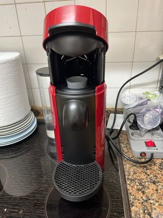 Cafetera Nespresso Vertuo Plus Roja