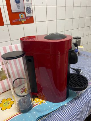 Cafetera Nespresso Vertuo Plus Roja