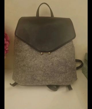 Mochila juvenil invierno gris y negra