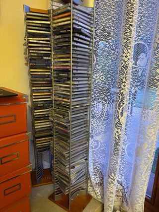 Equipo de música JVC + 2 expositores CD,s