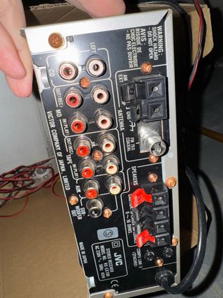 Equipo de música JVC + 2 expositores CD,s