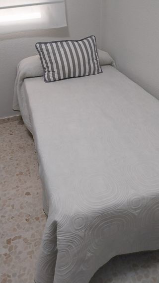 Colcha individual verde y blanco. Reversible