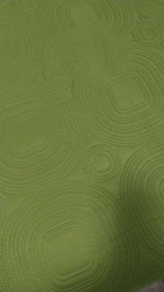 Colcha individual verde y blanco. Reversible