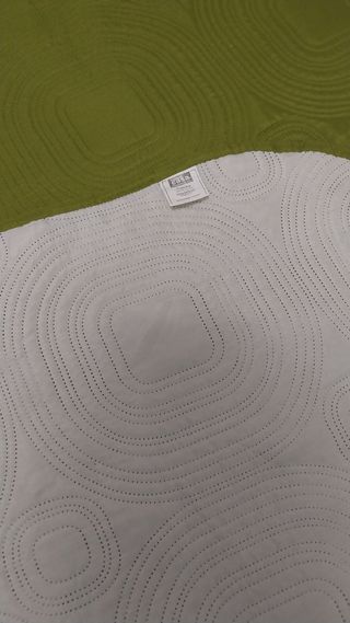 Colcha individual verde y blanco. Reversible