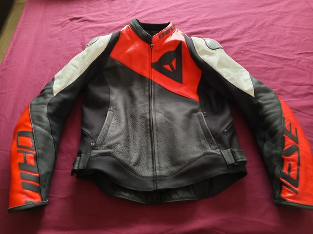 Chaqueta de moto Dainese de segunda mano por 200 EUR en Terrassa
