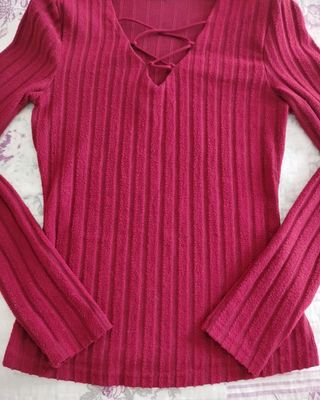 Blusa roja de canalé con cordones