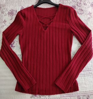 Blusa roja de canalé con cordones