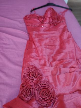 Vestido de fiesta coral