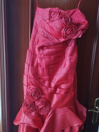 Vestido de fiesta coral