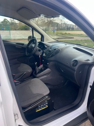 Ford Transit Courier 2015