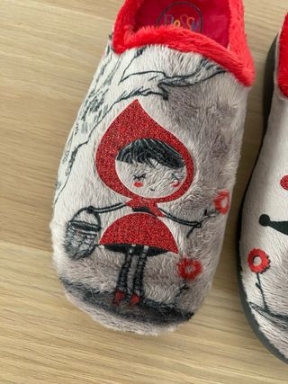 Zapatilla Casa Caperucita Roja disponible 36 al 41