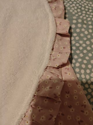 Arrullo bebé rosa estampado floral hecho a mano