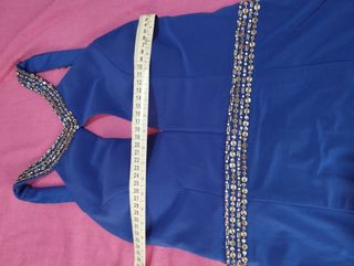 Vestido de fiesta azul con pedrería