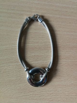 Pulsera plateada con aro