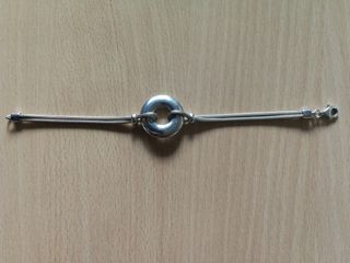 Pulsera plateada con aro
