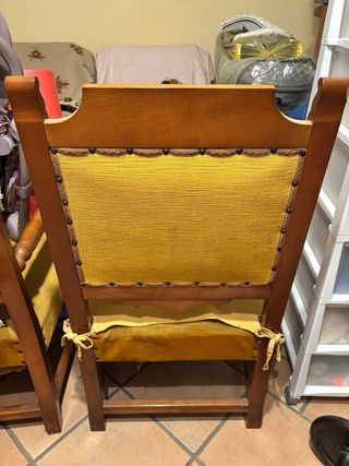 Sedie in legno con seduta gialla